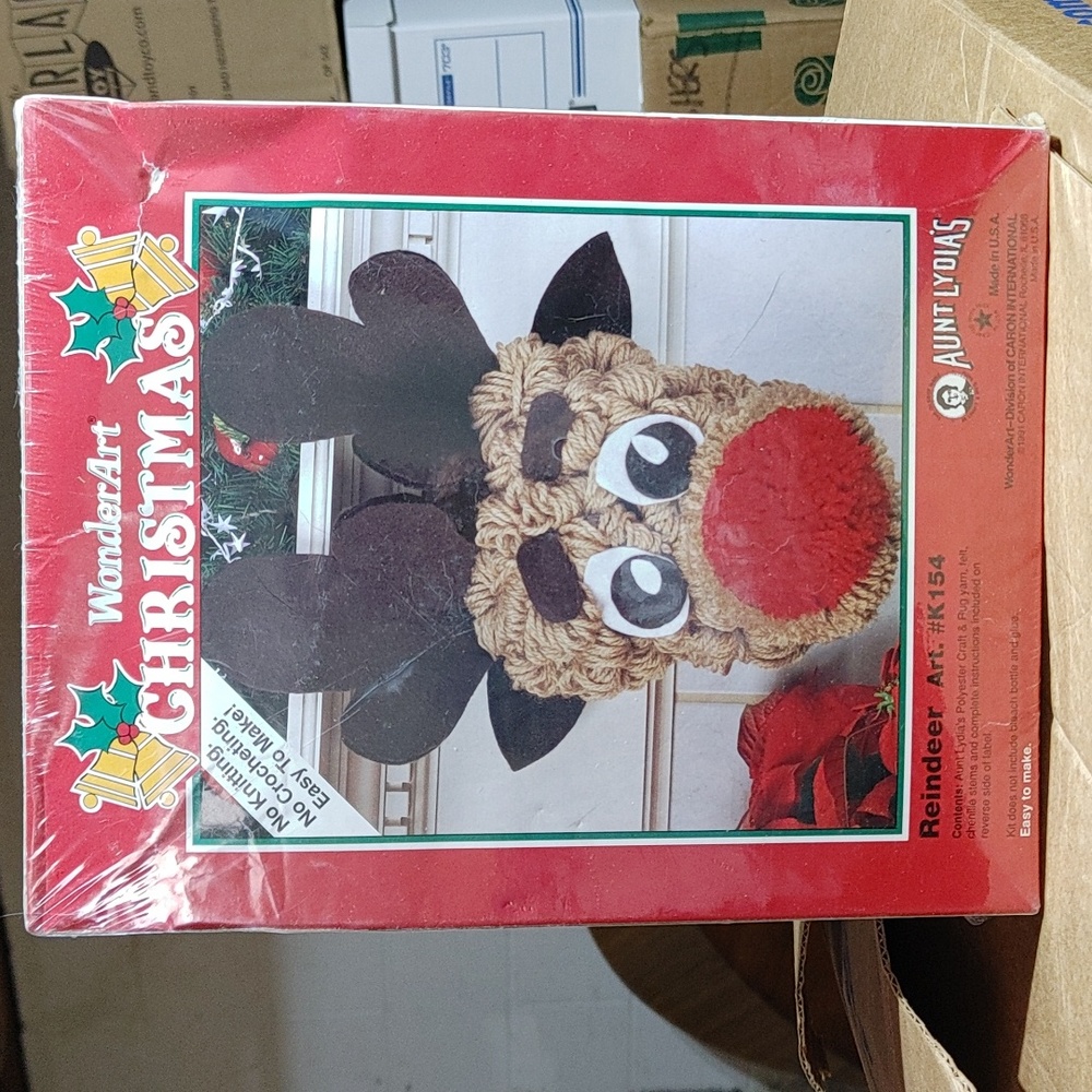 WonderArt Christmas K54 Reindeer Felt & Yarn Kit
